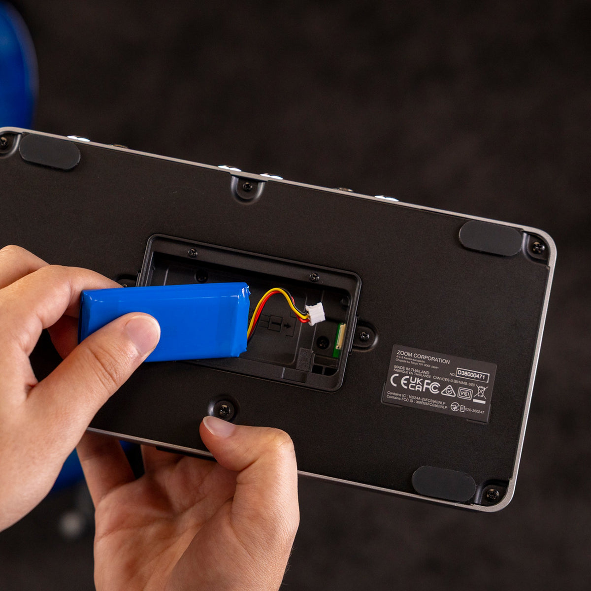 Zoom NEURIG replaceable rechargeable battery